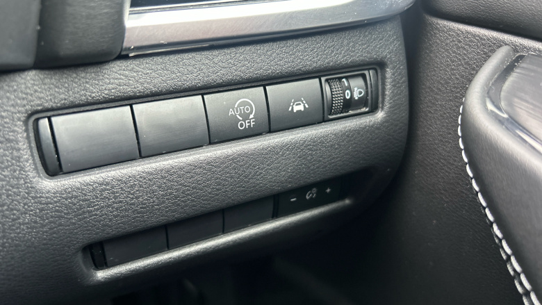 Nissan Qashqai 1.3 DiG-T MH N-Connecta 5dr Petrol Hatchback